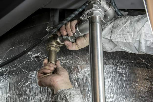 Plumber fixes problematic pipes in an Arlington home